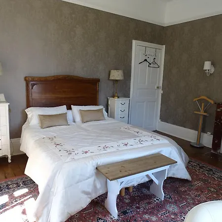 Chateau La Perche Hotel *